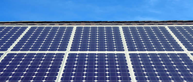 Prijzen van zonnepanelen op het dak: Polykristalijn met een blauwe kleur
