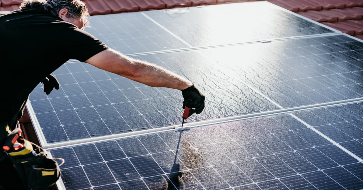 zonnepanelen installeren op het dak