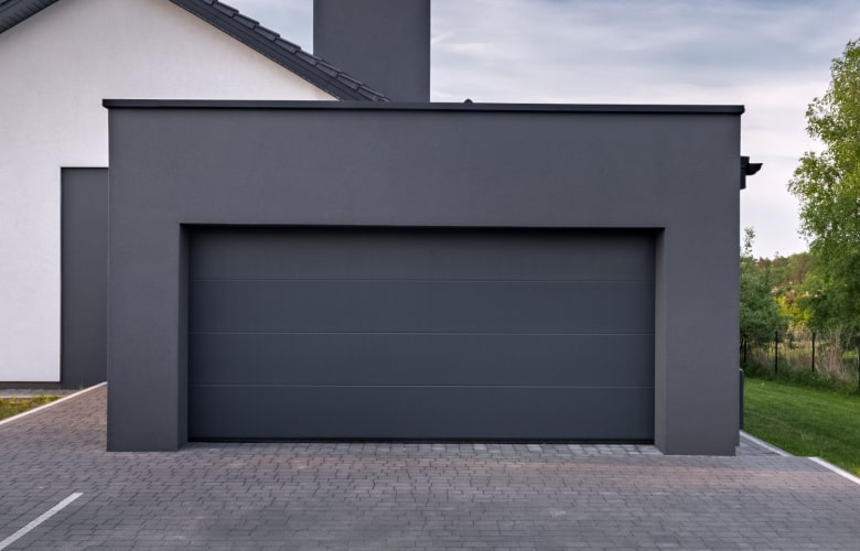 PVC garagedeur zwart modern