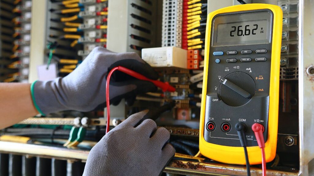 Elektriciteitskast uitbreiden met de nodige apparatuur