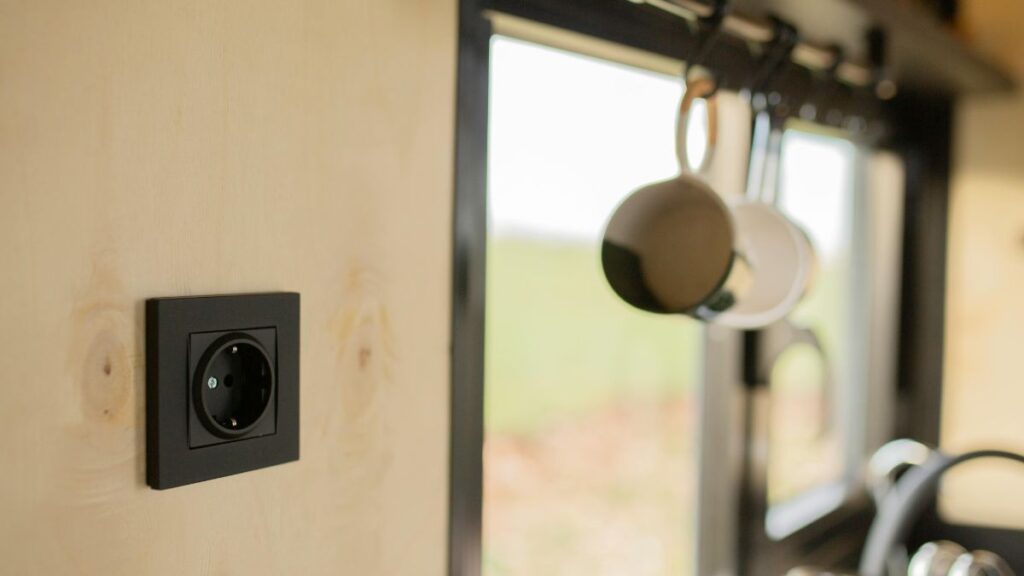 Stopcontact op de juiste hoogte plaatsen in de keuken