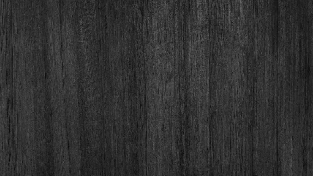  Hout behandeld met de Shou Sugi Ban-techniek: de toplaag van het hout werd, met gecontroleerde verbranding, verkoold. Het hout oogt zwart en is uitstekend beschermd tegen weer, wind en insecten.