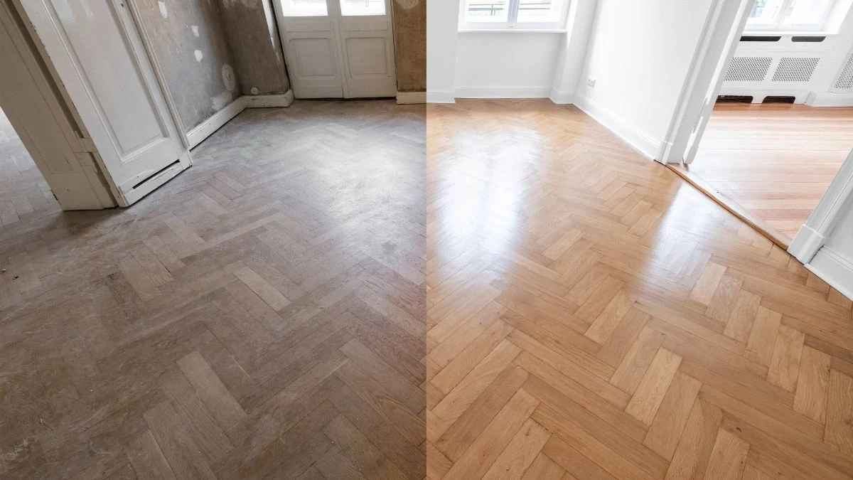 Renovatie van een inkomhal met parket. Links de onafgewerkte muren en het verkleurde parket. Rechts frisse witte muren en een glanzend parket.